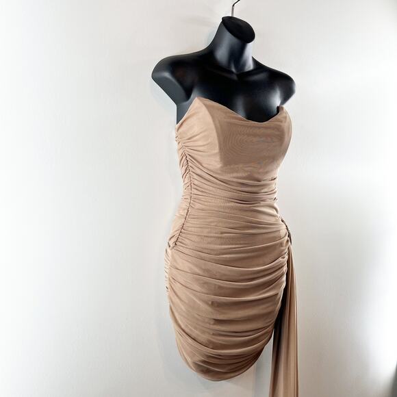 Bobbles & Lace Ruched Sweetheart Neck Strapless Mini Dress Taupe Brown Medium - Picture 15 of 16